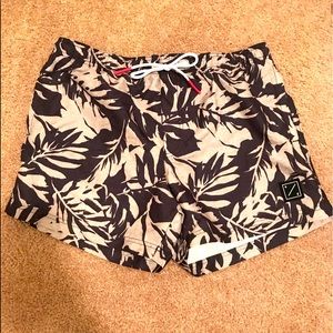 Mens Tropical Print Swim Trunks. Size large.